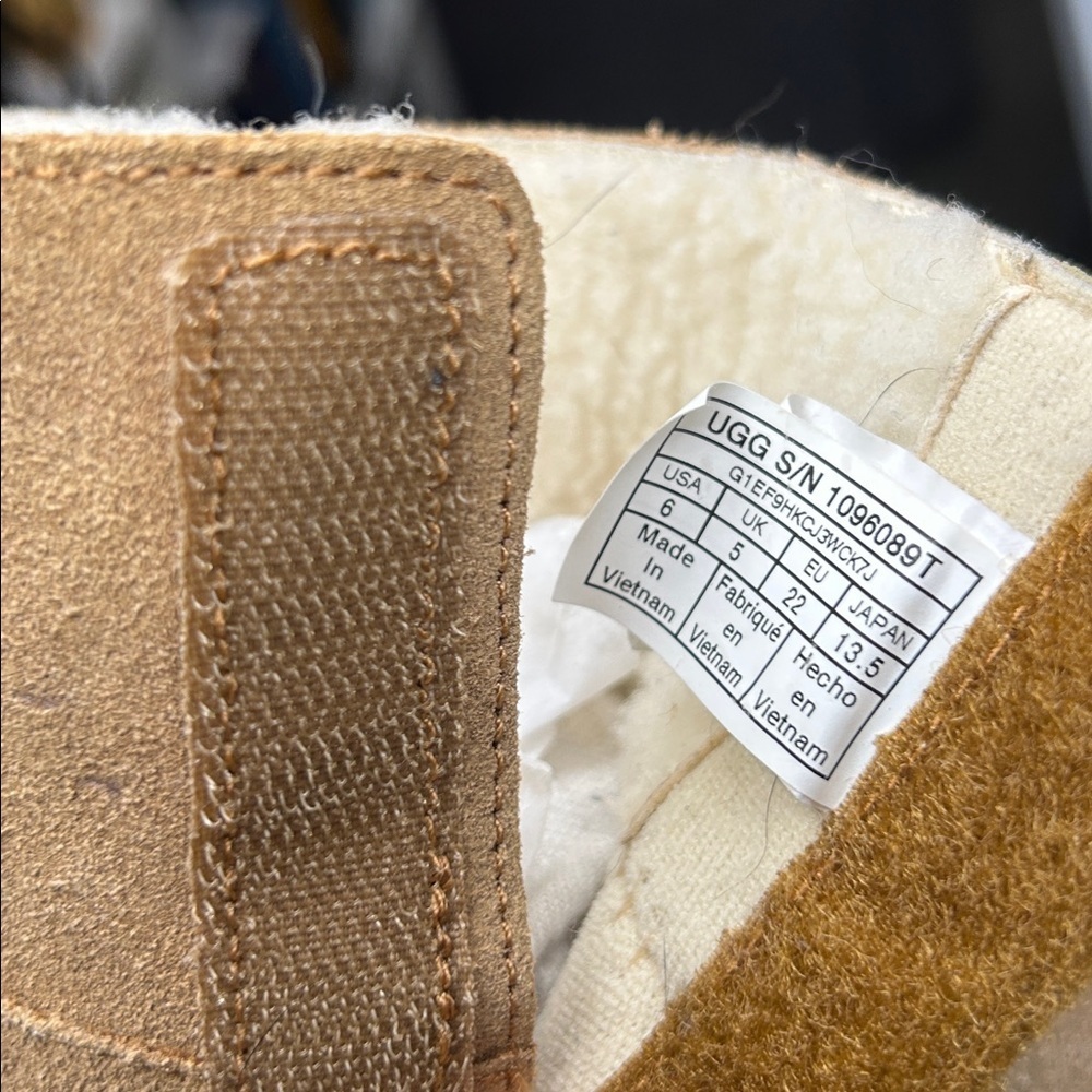 Toddler UGG Boots - Picture 12 of 15
